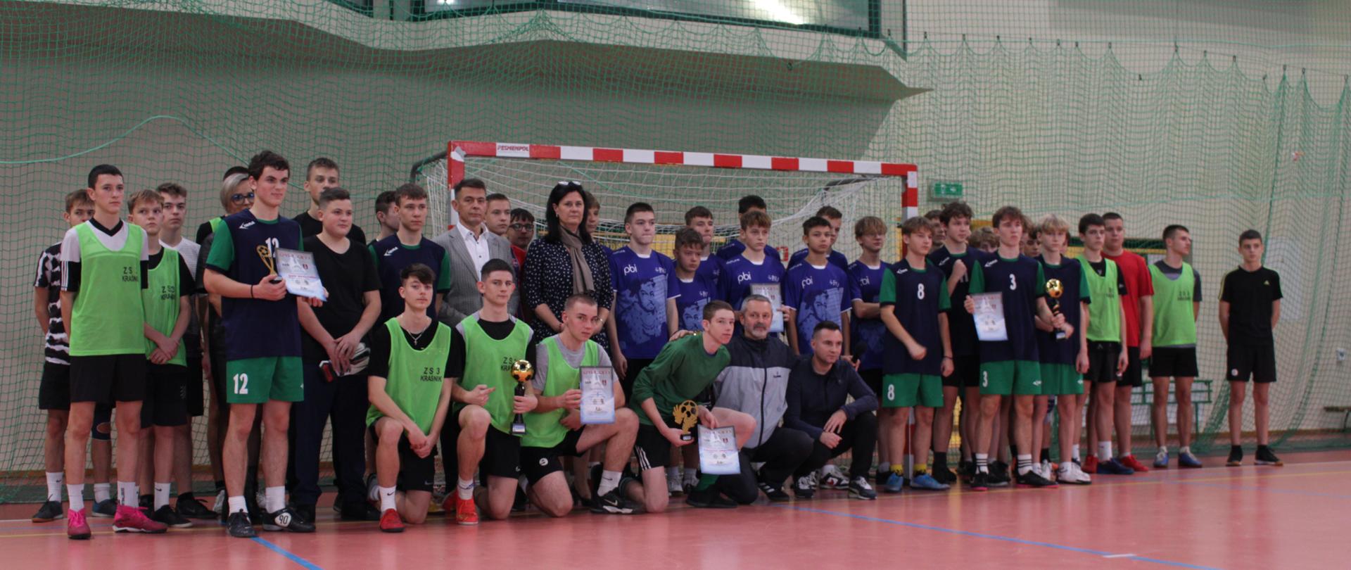 Wspólne zdjęcie uczestników turnieju